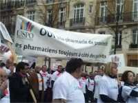 Manifestation du 15 mars :&nbsp;quarante&nbsp;pharmaciens défilent aux côtés des médecins