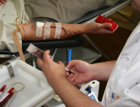 Homosexuels exclus du don du sang : l&rsquo;Europe prend position