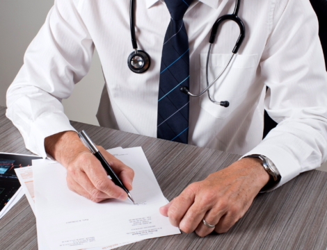 Etudiants en médecine : l’ophtalmologie leur tape dans l’œil