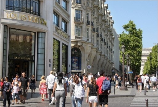 Belle tenue du marché du commerce en France