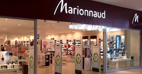 Pour le marché des produits de beauté, les magasins et les canaux Internet sont complémentaires