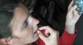 Médicaments de l’hiver : nouvelle charge de Que Choisir