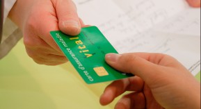 Tiers payant&nbsp;: les mutuelles lancent&nbsp;un contrat unique avec les&nbsp;professionnels de santé… sauf le&nbsp;pharmacien