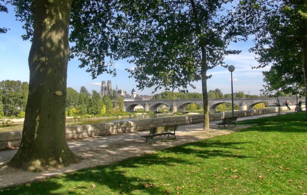 Transactions d’officines : l’attraction de Tours et Orléans dans le Centre-Val de Loire