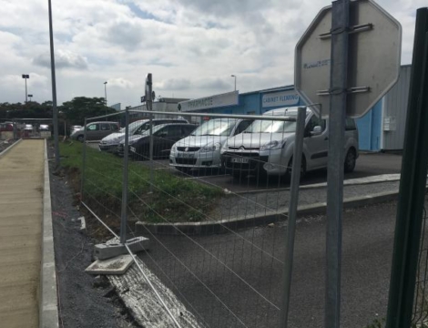 Oloron-Sainte-Marie : le parking d’une pharmacie, objet d’un litige avec Leclerc