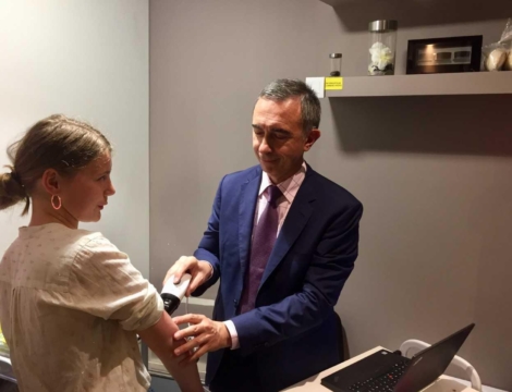 Mélanome : le groupement Pharmabest lance un service de prévention à la pharmacie