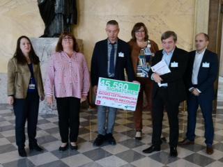 Pharmacies de premier recours : une pétition remise à l’Assemblée