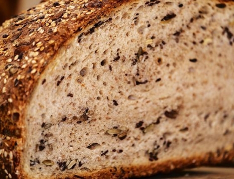 Après 60 ans : manger moins lorsqu’on bouge peu