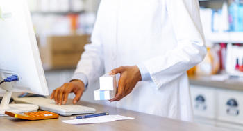 Logiciels d’aide à la dispensation : la certification n’est pas pour tout de suite !