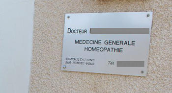 Homéopathie : fin du titre de médecin homéopathe