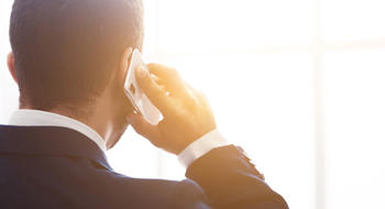 Téléphones portables et ondes électromagnétiques : éviter les conversations trop longues