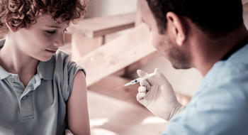 Vaccination anti-HPV : extension aux garçons entre 11 et 14 ans d’ici l’été