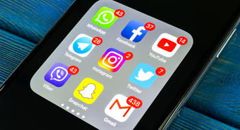 Facebook, Twitter : ce que le pharmacien peut partager sur les réseaux sociaux