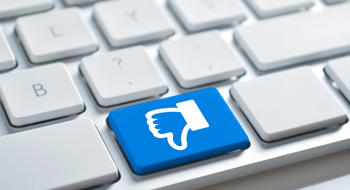 Groupes Facebook professionnels : quand des médecins dépassent les limites