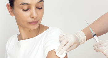 Vaccination antigrippale : le pharmacien bientôt autorisé à vacciner tous les adultes ?