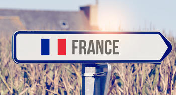 Ruptures de médicaments : Olivier Véran veut recréer des filières de production en France