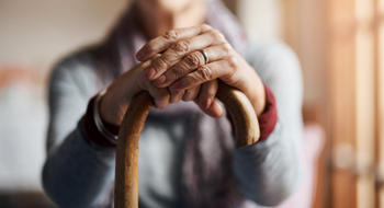 Covid-19 : des consignes pour la prise en charge des personnes âgées