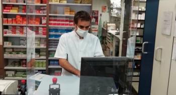 Covid-19 : une paroi à poser sur le comptoir