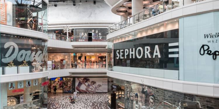 Les espoirs de reprise des centres commerciaux douchés par la crise