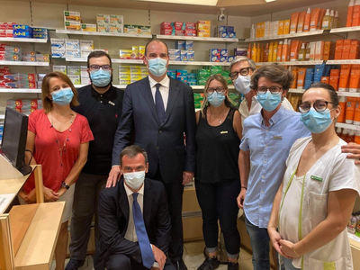 Masques : Castex et Véran dans une pharmacie à La Grande Motte