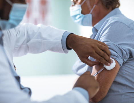 Vaccination anti-Covid-19 : obligatoire pour les professionnels de santé ?