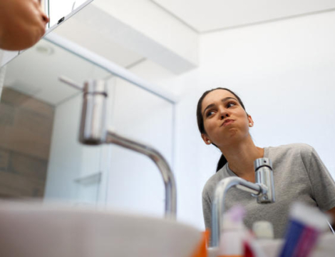 Covid-19 : les bains de bouche peuvent-ils réduire la charge virale ?