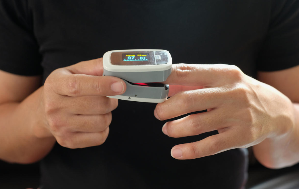 Autosurveillance du Covid-19 par oxymètre : mesurer la fréquence respiratoire aussi !
