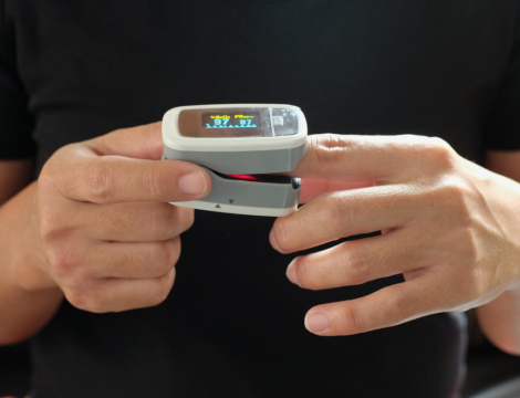 Autosurveillance du Covid-19 par oxymètre : mesurer la fréquence respiratoire aussi !