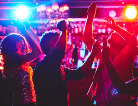 Discothèques : pharmaciens et préparateurs peuvent réaliser des tests antigéniques