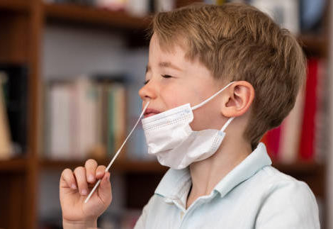 Covid-19 et dépistage des enfants : si l’autotest devenait test