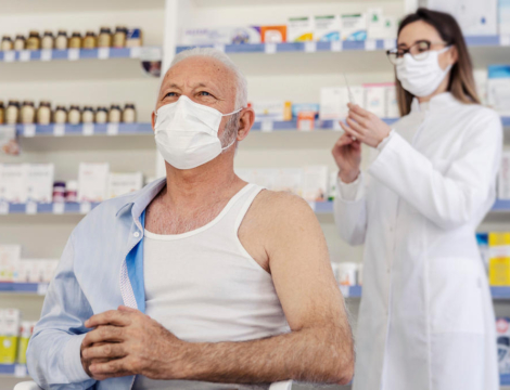 Vaccination anti-Covid-19 : vacciner à l’acte ou au forfait, quel est le plus rentable ?