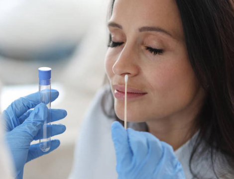 Covid-19 : moins de tests antigéniques, plus d’autotests remboursés