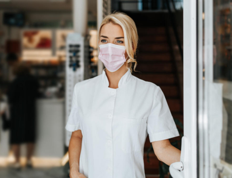 Tests et vaccinations anti-Covid-19 : l&rsquo;autorisation d&rsquo;ouvrir l&rsquo;officine le dimanche est prolongée