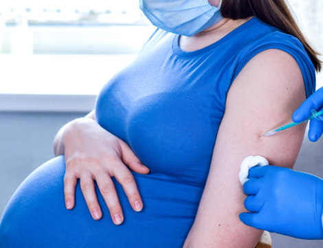 Vaccination anti-Covid-19 : « possibles » contractions utérines chez la femme enceinte