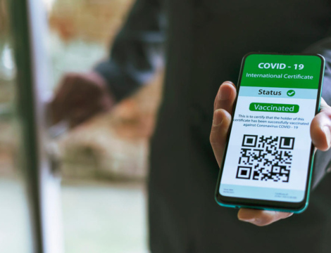 Pass vaccinal : adopté mais pas encore prêt à être appliqué