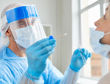 Tests Covid-19 : nouveaux renforts possibles à l’officine