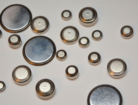 Ingestion d’une pile bouton : que faire chez l’enfant ?