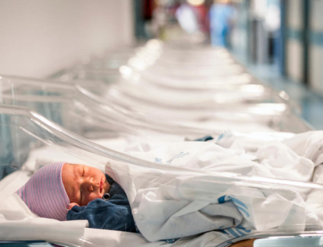 Mortalité infantile : taux en hausse en France