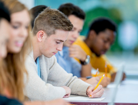 PharmagoraPlus : notre débat « Quelle évolution pour la formation des pharmaciens et des préparateurs ? »