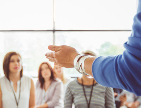 PharmagoraPlus : notre conférence « Bien accompagner le patient âgé »