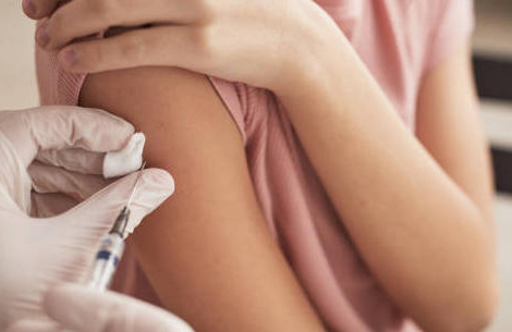 Comirnaty pour usage pédiatrique : comment préparer et délivrer les seringues préremplies ?