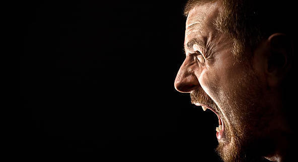 Baisse des prix sur les tests de dépistage Covid-19 : trois hommes en colère