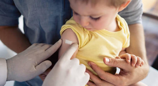 Exposition in utero à l’infliximab : pas de vaccin vivant atténué avant 12 mois