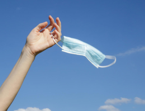 Port du masque, vaccination anti-Covid-19 : une obligation tombe, mais pas l&rsquo;autre