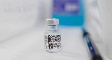 Vaccins anti-covid-19 : date de péremption à nouveau prolongée