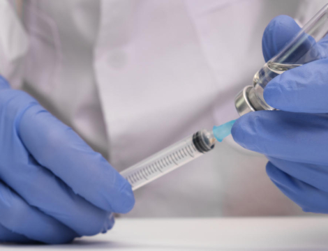 Deuxième dose de rappel du vaccin anti-Covid-19 : aux oubliettes pour les moins de 60 ans ?