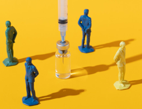 Covid-19 : faut-il réintégrer les soignants non vaccinés ?