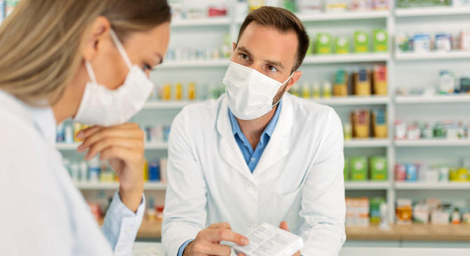 Port du masque en officine : ceux qui imposent, ceux qui incitent