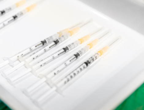 Vaccins anti-Covid-19 bivalents : Moderna change le nombre de doses par flacon