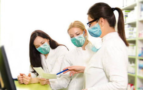 Préparateurs en pharmacie : le brevet professionnel disparaît